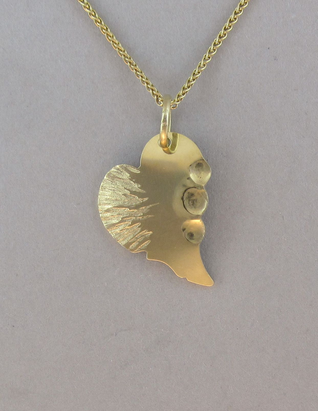 gold heart pendant necklace