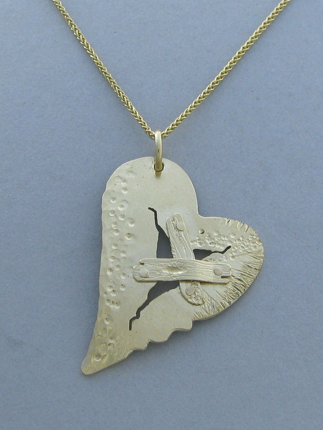 gold heart pendant necklace