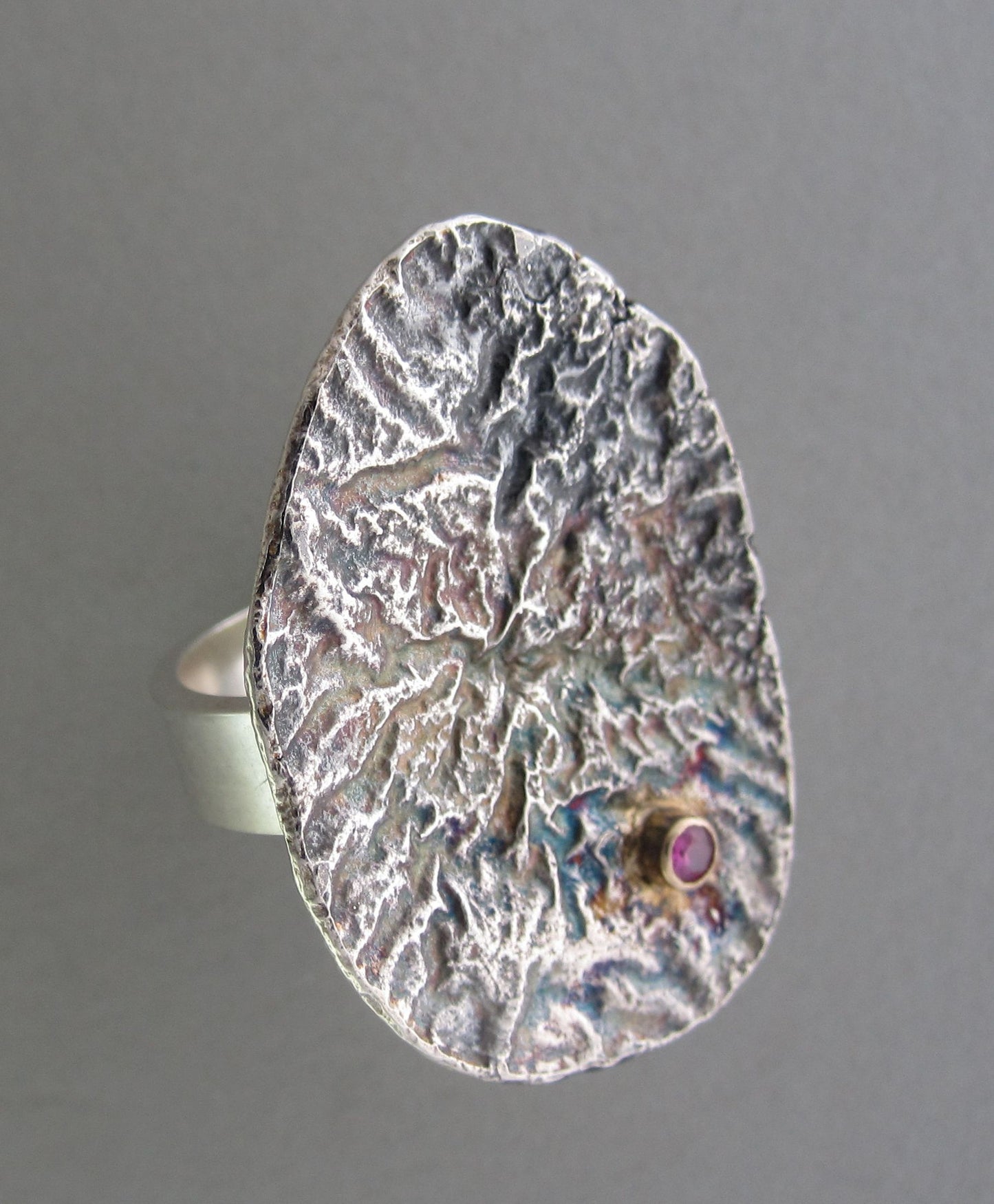 silver reticulated shield ring with gold and gemstone cocktail ring