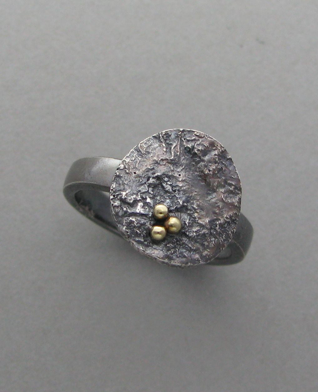 silver disc ring with gold oxidized reticulated